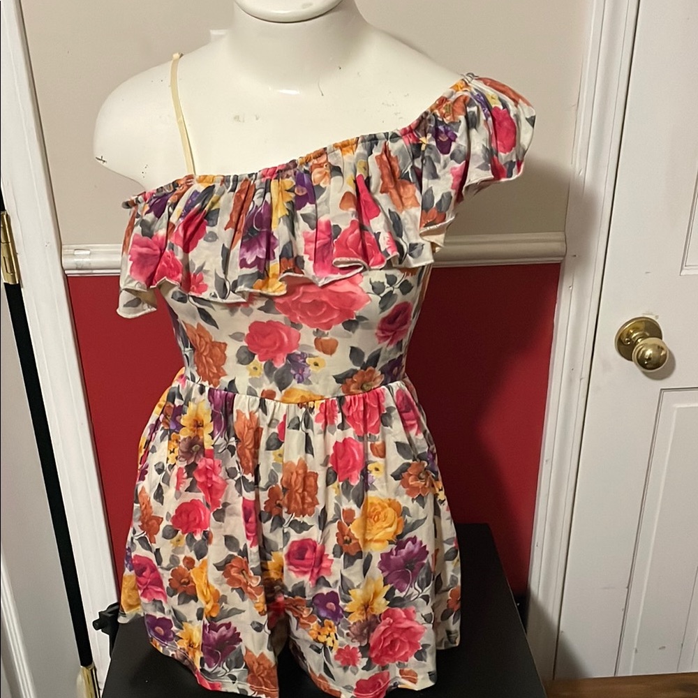🎉NWT Swoon Boutique Red and Pink Floral Jumpsuit with Ruffled Neckline!